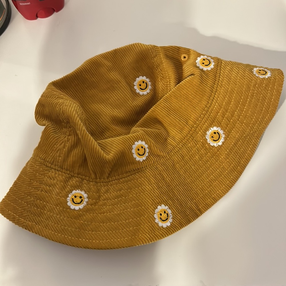 BUCKET HATS - Picture 4 of 5